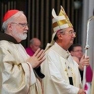 El cardenal OMalley y el arzobispo Martin durante el acto
