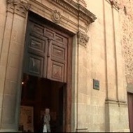 Puerta de la iglesia de Sarriá quemada