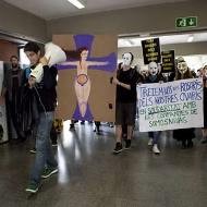 2011/04/16/md/8217_manifestacion_de_feministas_radicales_en_la_universidad_de_barcelona.jpg