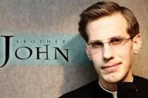 El jóven sacerdote, John Klein