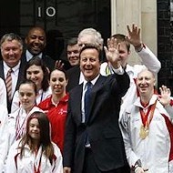 Cameron con el equipo paraolímpico británico.