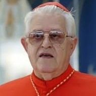 El cardenal Policarpo se desdice de sus polémicas declaraciones en pro del sacerdocio femenino