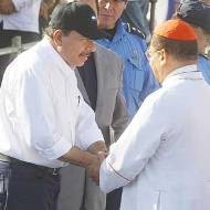Daniel Ortega con el cardenal Obando