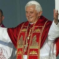 Benedicto XVI a su llegada a Cibeles
