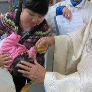 Bautismo de una niña de Mongolia