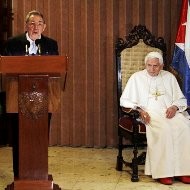 El Papa y Castro en la ceremonia de despedida