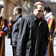 El cardenal Julián Herranz dirige la investigación.