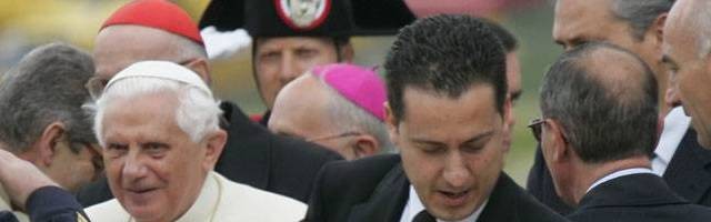 De la masonería a los servicios secretos: todas las obsesiones del exmayordomo del Papa