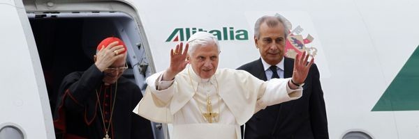 Benedicto XVI al llegar al Líbano