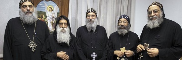 El elegido ha sido el obispo Tawadros, el candidato a la derecha de la foto
