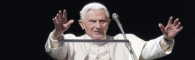 El día 24, último Angelus de Benedicto XVI.