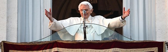Benedicto XVI se despide de los fieles