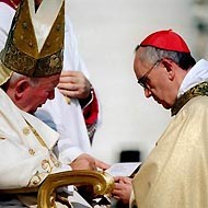 El Papa recibió el capelo cardenalicio en 2001.