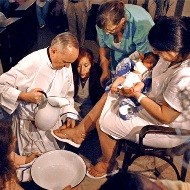 Bergoglio en un lavatorio de pies