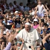 El Papa saludó a los movimientos