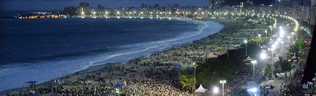 La noche del Via Crucis en una Copacabana llena de jóvenes
