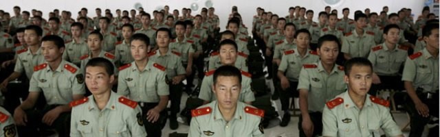 ¿Cuántos policías chinos se necesitan para detener a un cura solo, pacífico y desarmado?