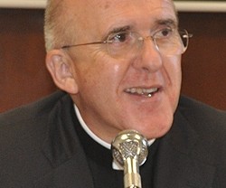 El arzobispo Carlos Osoro, de Valencia, en el curso veraniego de la Universidad Católica San Vicente, en Santander