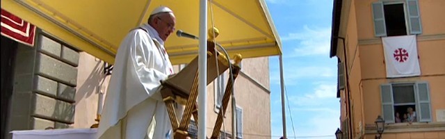 El Papa se desplazó a Castelgandolfo para la misa de la Asunción.