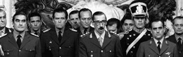 El dictador Videla con diversos militares de su entorno