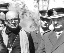El obispo Angelelli, asesinado en 1976, cuando investigaba el asesinato de otros sacerdotes