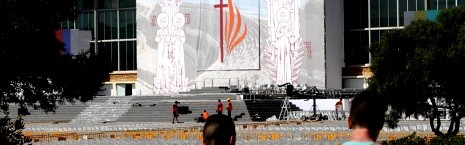 Preparativos en el escenario para la beatificación de los 522 mártires en Tarragona