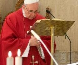 El Papa Francisco admite que Dios regaña y corrige... pero siempre con una caricia