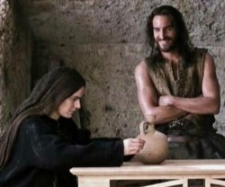 En la durísima película de Mel Gibson, muchos se asombraron con la escena de familia, en la que Jesús ríe en la carpintería, con María