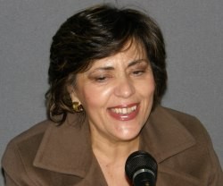 La paleógrafa María José Azevedo Santos