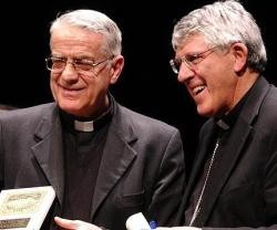 El padre Lombardi, a la izquierda, con el arzobispo Braulio, de Toledo