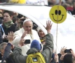 El Papa acude con su abrigo blanco a las audiencias de los miércoles en la calle