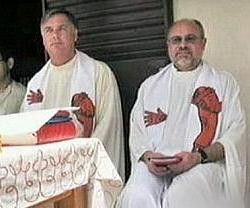 Los dos misioneros italianos secuestrados, los padres Martha y Allegri