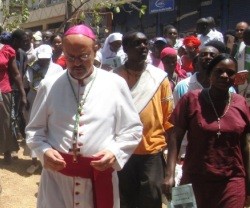 El obispo Emmanuel Barbara, misionero capuchino, en su diócesis de Kenia