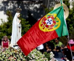 Peregrinos en el santuario de Fátima - esta semana se celebra el Congreso de Mariología