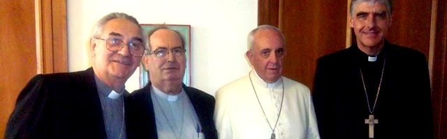 El Papa con los tres obispos del sur de Argentina, que incluye parte de la Antártida