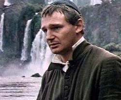 Liam Neeson acompañó a Robert de Niro y Jeremy Irons hasta las Reducciones jesuíticas.