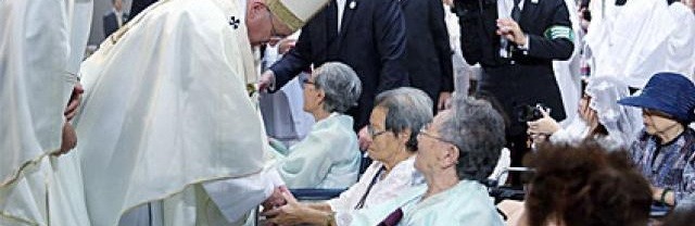 El emotivo encuentro del Papa con una anciana que fue esclava sexual durante la II Guerra Mundial
