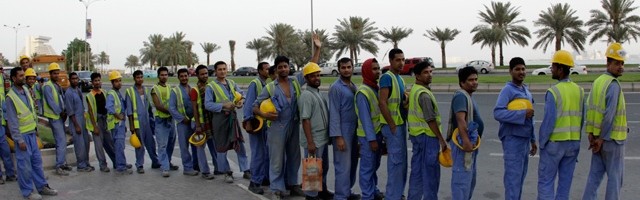 Trabajadores nepalíes en Qatar... los 5 países con más inmigración nepalí son musulmanes, y les tratan mal