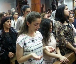 Misa de católicos caldeos en Ankawa, Erbil, Irak el pasado junio