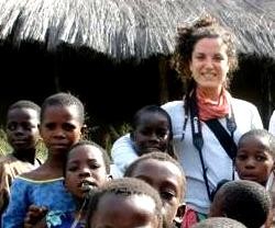 Cristina Sánchez en África... ha sido una de las impulsoras de un proyecto para misioneras en Malawi; suele escribir de solidaridad y cultura