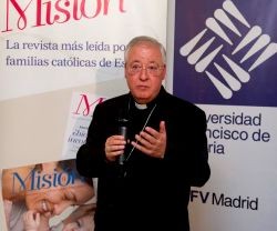 Premiados de Revista Misión: el padre Larrú, el obispo Reig, la familia Olguín, los Martínez Arregui y Francisco Valencia de Línea Directa