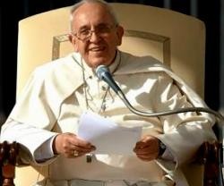 El Papa Francisco predica brevemente los domingos antes y después del ángelus