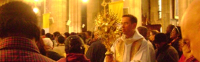 "Oración por los que sufren" en la Parroquia de Saint Nicolas des Champs