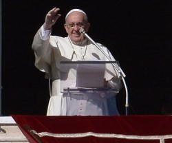 Papa Francisco durante el rezo del Ángelus