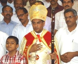 El obispo Kollamparampil de Jagdalpur, católico de rito siromalabar... apenas hay 8.000 católicos en la zona, pobres y presionados por el extremismo hindú