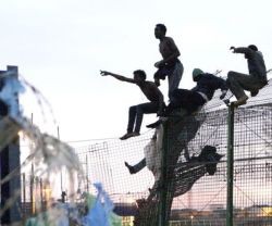 Los saltos de inmigrantes en la frontera de Ceuta y Melilla son un problema de dos continentes, no de dos ciudades