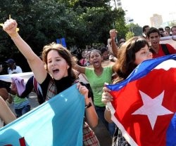 Estudiantes en La Habana celebran el intercambio de prisioneros y la voluntad de mejorar las relaciones entre los países