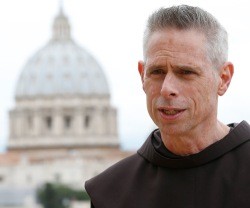 El norteamericano Michael Perry es el superior de los 16.000 frailes franciscanos de la OFM