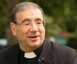 El padre Rafic Greiche actúa como portavoz eclesial de los católicos de Egipto, que son unos doscientos mil