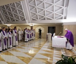 En las misas de Cuaresma en la residencia Santa Marta el Papa Francisco invita a la conversión